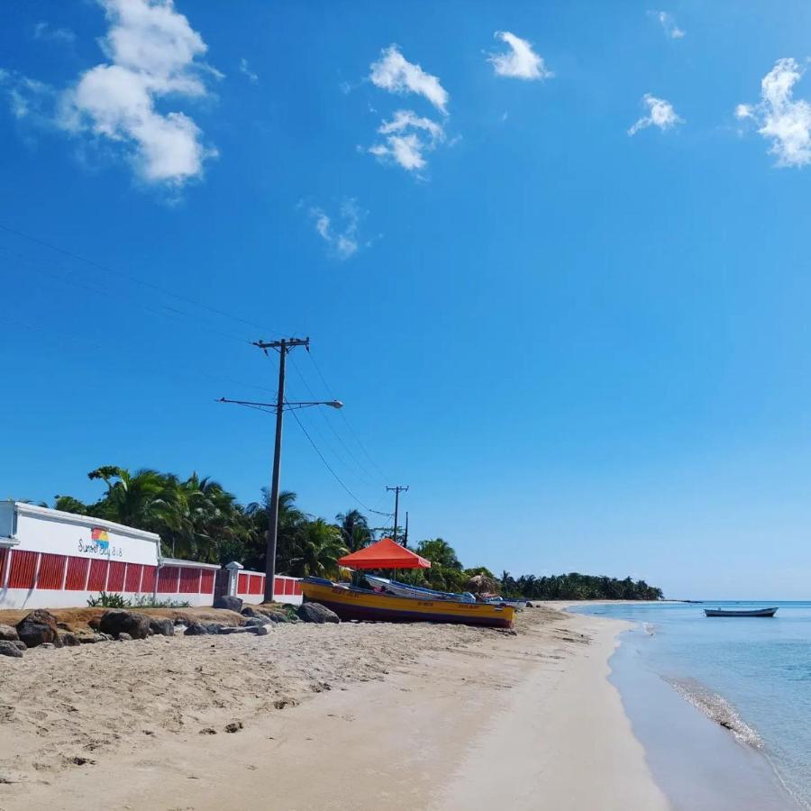 Sunset Bay B&B Brig Bay 외부 사진